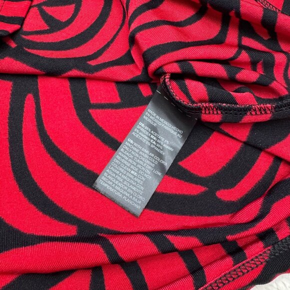 Chico's Travelers Women's Red & Black Rose Print Tunic Top, Size 2 (US L) - Picture 5 of 8